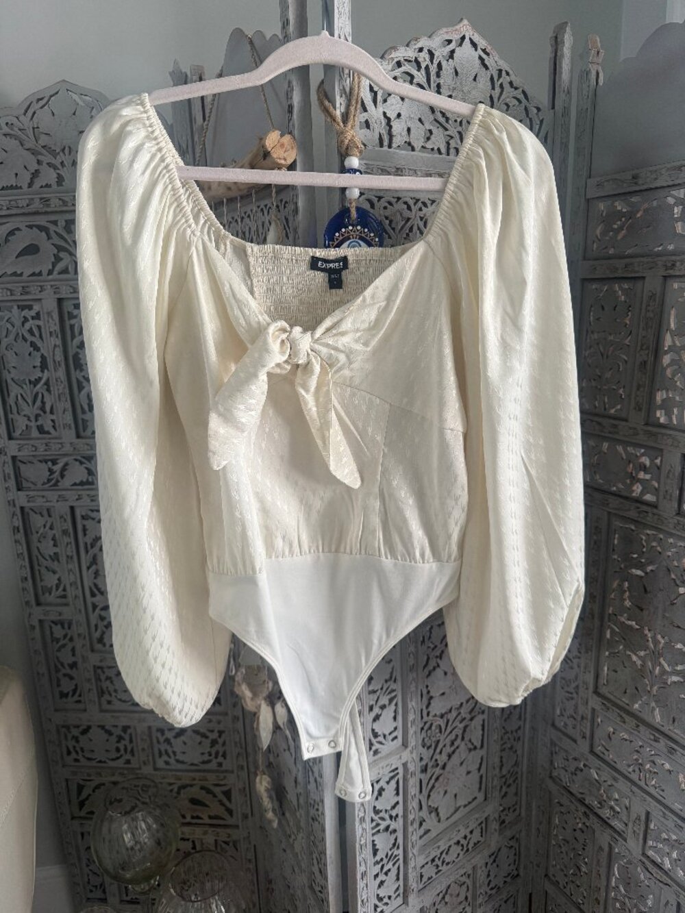 EXPRESS Cream Houndstooth Jacquard Tie Front Puff Sleeve thong Bodysuit Medium